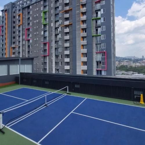 Tenis a/nebo squash v ubytování Apartment 319 Ecodistrito - ZonaPRO nebo okolí