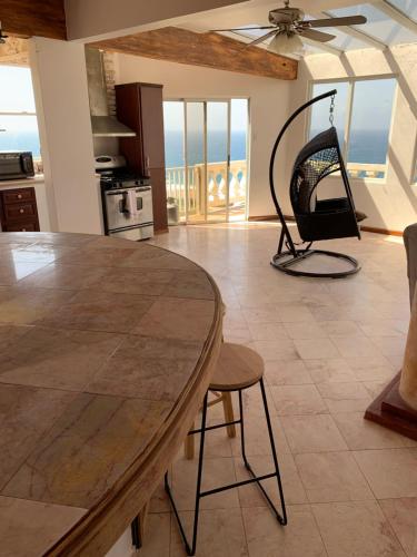 Gambar di galeri bagi Oceanfront Hideaway mainfloor di Isabela