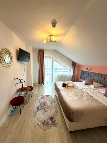 Ένα ή περισσότερα κρεβάτια σε δωμάτιο στο Almir Bran