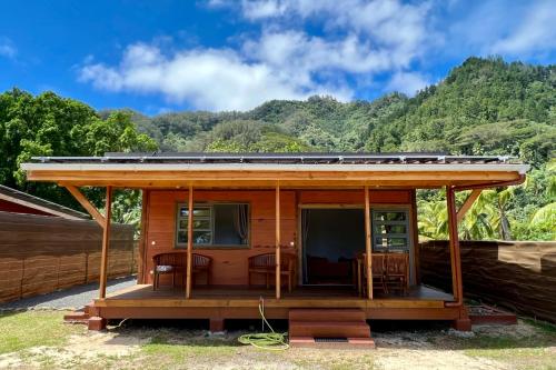 Nespecifikovaný výhled na hory nebo výhled na hory při pohledu z chaty