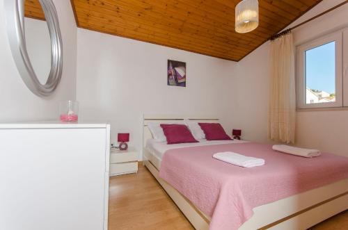 Apartment Mira