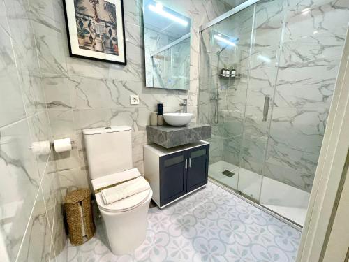 Designer and Quiet Studio 5 min to Maria Zambrano Station and 15 min walk to Beach photo 9