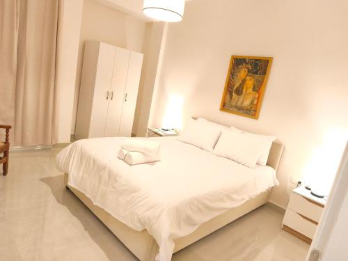 Een bed of bedden in een kamer bij LUX Central