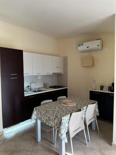 Nhà bếp/bếp nhỏ tại Tropical Paradise