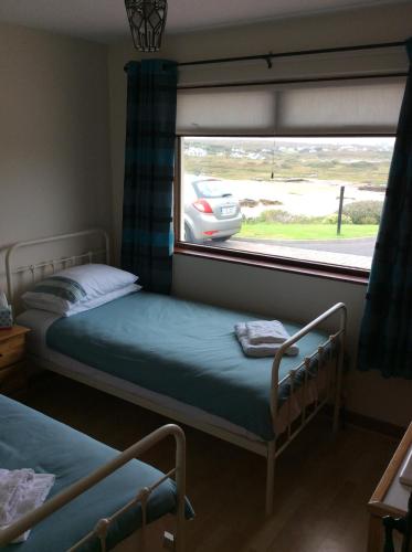 Postel nebo postele na pokoji v ubytování Teach Donncadh B&B