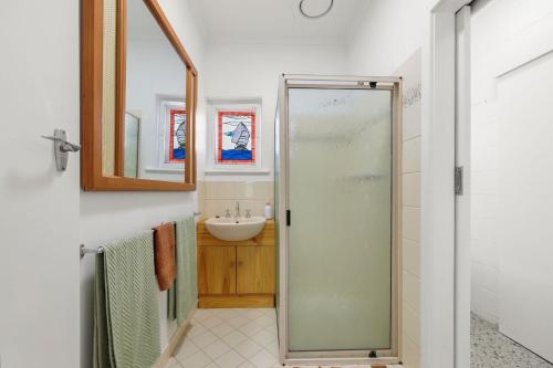 Ένα μπάνιο στο Yesterdaze - 5 North Tce, Port Elliot