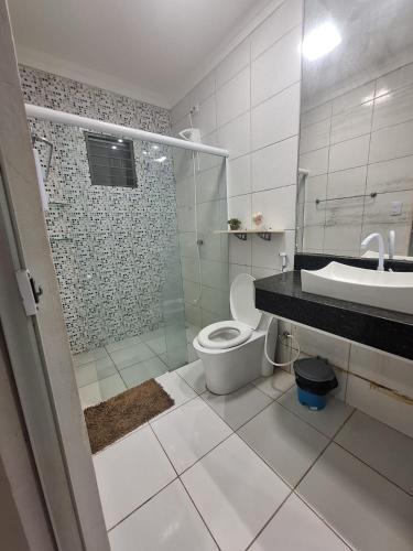 a bathroom with a shower and a toilet and a sink at Casa com Piscina px Av Holandeses a 2km da Praia Araçagy in São Luís