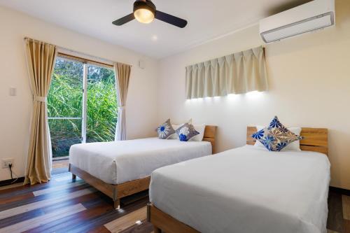 Postel nebo postele na pokoji v ubytování 本部町瀬底島一棟貸でプライベート空間で夜は満天の星空Dcottage