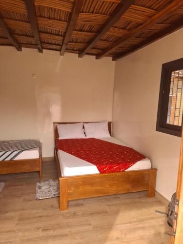 Postel nebo postele na pokoji v ubytování Campement Le Canoë