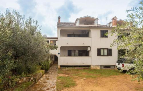 Pet Friendly Apartment In Porec With Wifi