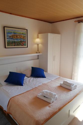 Apartments and rooms with parking space Banjol, Rab - 24964