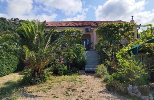 Apartments with parking space Barbat, Rab - 25028