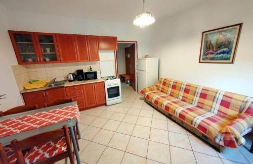 Apartments with parking space Barbat, Rab - 25028
