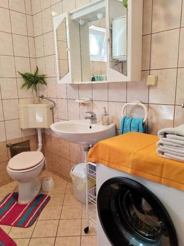 Apartments with parking space Barbat, Rab - 25028