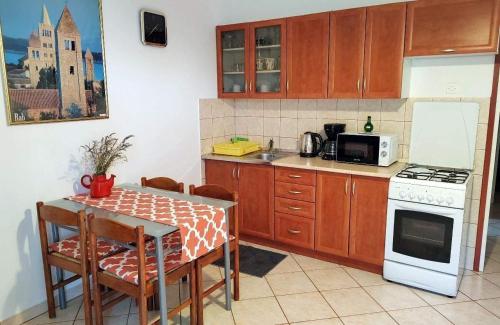 Apartments with parking space Barbat, Rab - 25028