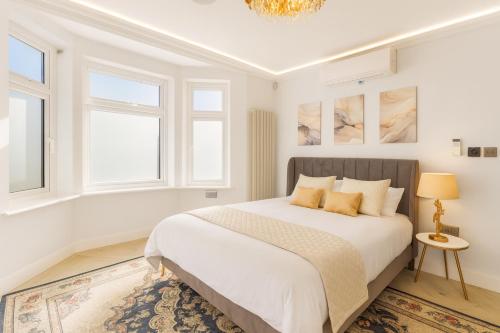 Postel nebo postele na pokoji v ubytování Maison Hammoud, Luxury Rooms in Wembley