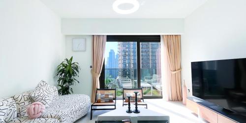 Luxury in Dubai 2 bedroom apartment with balcony