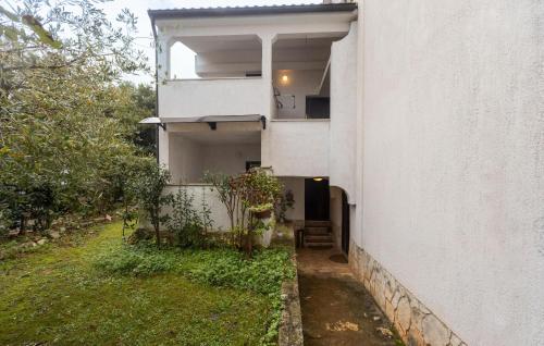 1 Bedroom Amazing Apartment In Porec