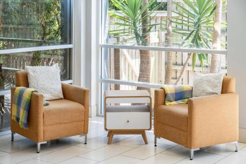 Χώρος καθιστικού στο Serenity 7