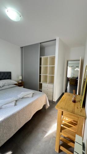 En eller flere senge i et værelse på A pocas cuadras de la playa