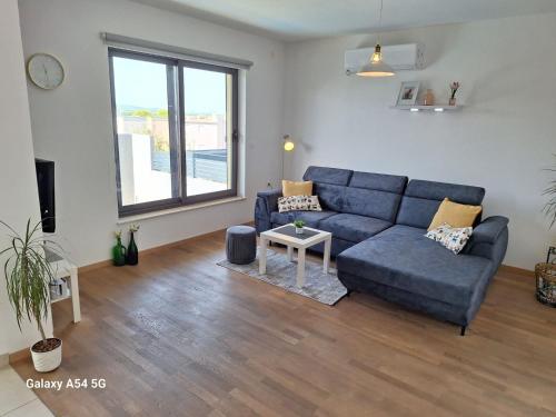 Two Bedroom Apartment with Balcony and Sea View Roza A1
