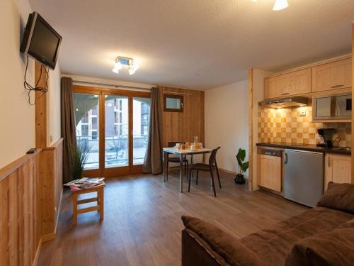 Η κουζίνα ή μικρή κουζίνα στο Studio cosy à Briançon, accès pistes, wifi gratuit, animaux admis - FR-1-358-243