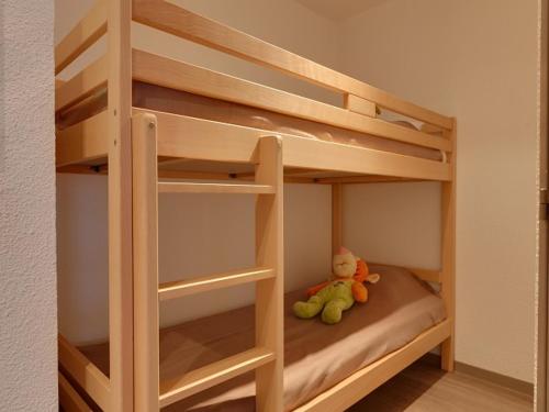 Ένα ή περισσότερα κρεβάτια σε δωμάτιο στο Studio rénové proche pistes avec balcon et WIFI, animaux acceptés - FR-1-358-235