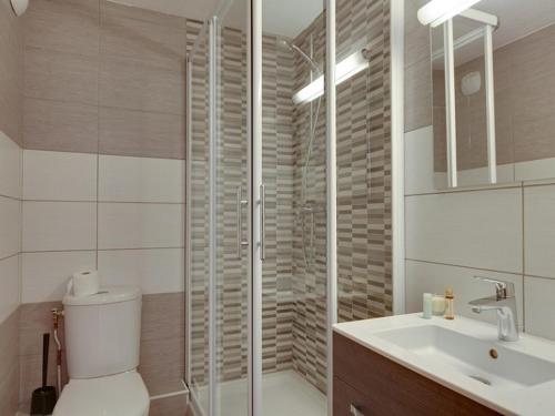 Ένα μπάνιο στο Studio confort au pied des pistes avec Wifi, animaux admis - FR-1-358-245