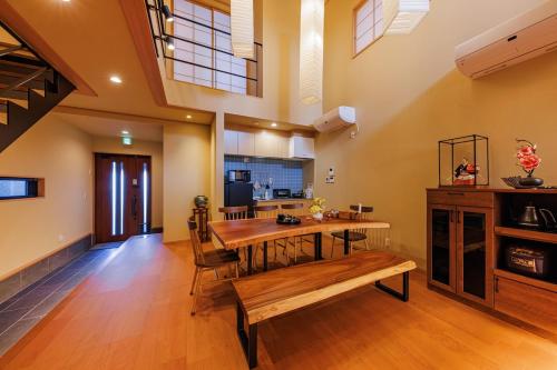 雲川居Luxury Japanese-style house newly built at the end of 2024, Tengachaya Station 6 minutes, Direct access to Namba, Tennoji, Airport