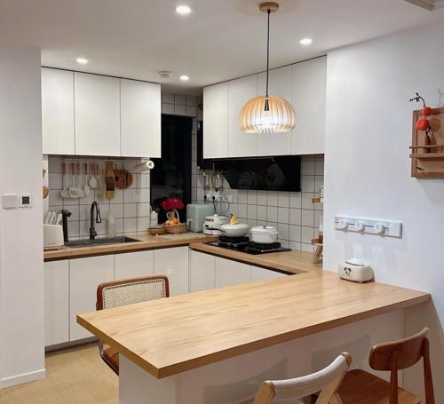 Køkken eller tekøkken på Shan T ao Inn & 山韬 t ao客栈& English reception -Ticket service -Tourism planing -Fresh coffee- western breakfast