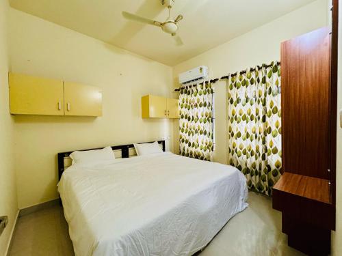 En eller flere senge i et værelse på Anandha Vibes