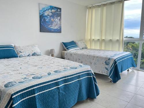 Кровать или кровати в номере Coronado Oceanfront Feel the calm ocean vibe!