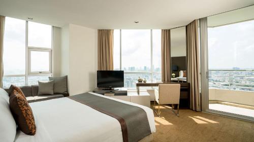 Кровать или кровати в номере JC Kevin Sathorn Bangkok Hotel