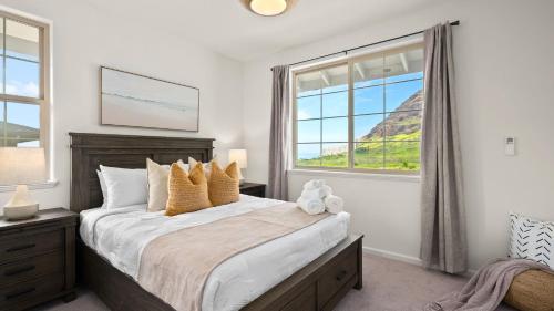 En eller flere senge i et værelse på Sleeps 16 2 Homes Ocean Views Shared Pool Gym Near the Beach AvantStay