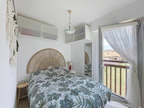 a bedroom with a bed and a window at Appartement T2 avec Piscine à Vieux-Boucau - FR-1-857-52 in Vieux-Boucau-les-Bains