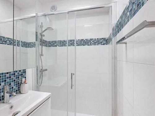a white bathroom with a shower and a sink at Appartement T2 avec Piscine à Vieux-Boucau - FR-1-857-52 in Vieux-Boucau-les-Bains