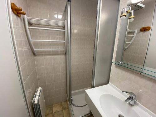 Appartement calme, proche centre-ville, avec balcon et garage à Châtel