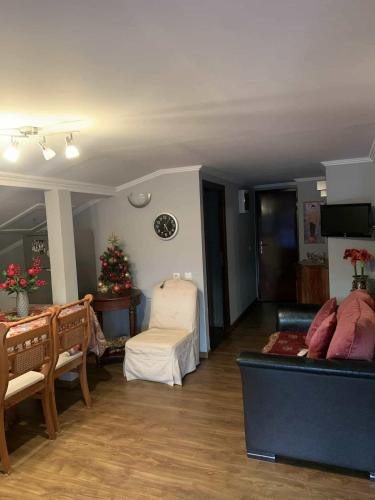 Χώρος καθιστικού στο Πανέμορφη σοφίτα στα Τρίκαλα