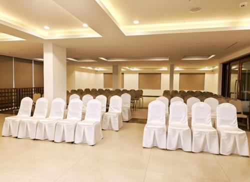 Οι επιχειρηματικές εγκαταστάσεις ή/και οι αίθουσες συνεδριάσεων στο Parays Fernwoods