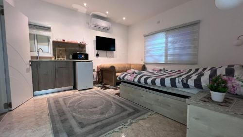 Kuchyň nebo kuchyňský kout v ubytování גבעת האלון