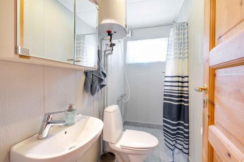 Un baño de Unique Place With Tennis Court For The Active