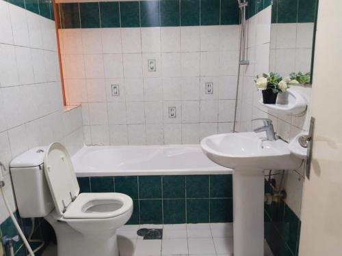 Ένα μπάνιο στο thrifty regular room for 2 to 4