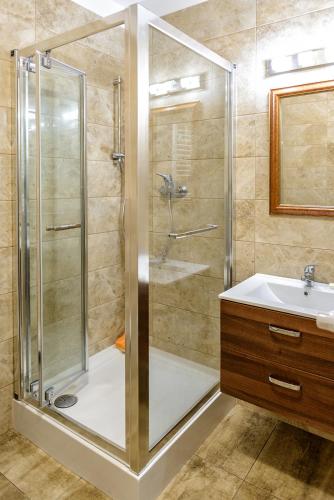 a bathroom with a shower and a sink at Pensjonat nad Strugą in Stryków