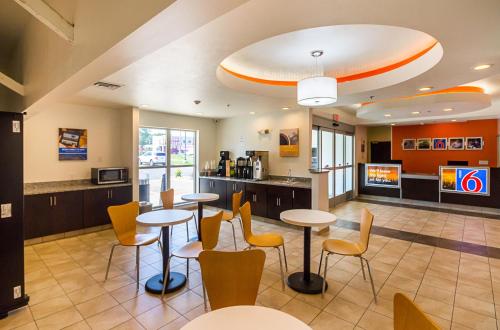 a restaurant with tables and chairs in a cafeteria at Motel 6-South Bend, IN - Mishawaka in South Bend