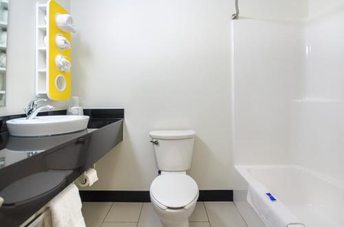 a bathroom with a toilet and a sink and a tub at Motel 6-South Bend, IN - Mishawaka in South Bend