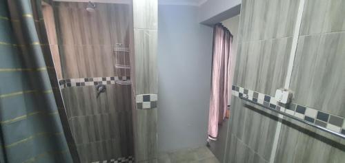 Et badeværelse på 329 on 30th Avenue Villieria Aimee