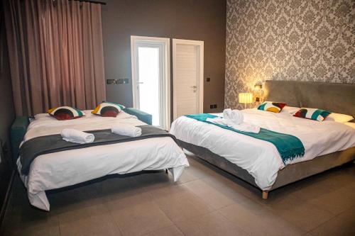 Giường trong phòng chung tại Seabreeze by Matteo