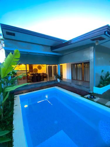 Bazén v ubytování The Hide El Nido Villas nebo v jeho okolí