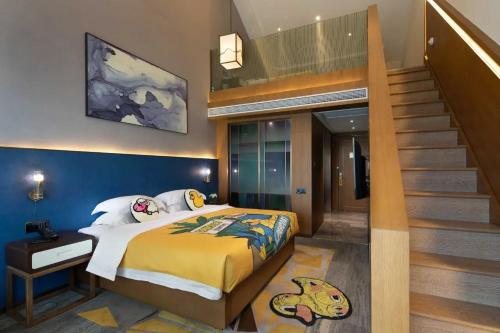 Ένα ή περισσότερα κρεβάτια σε δωμάτιο στο Floral Shefu Inn Rizhao Wanpingkou Dongyi Town Branch