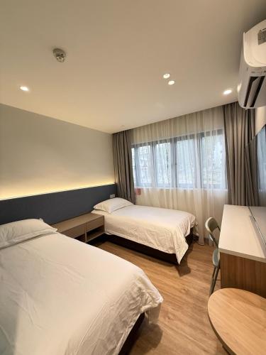 Llit o llits en una habitació de BLOOM apart-hotel